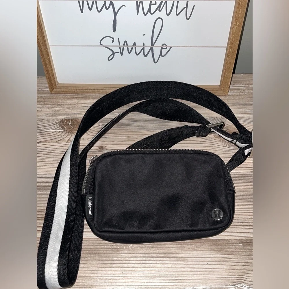 lululemon athletica compact crossbody
